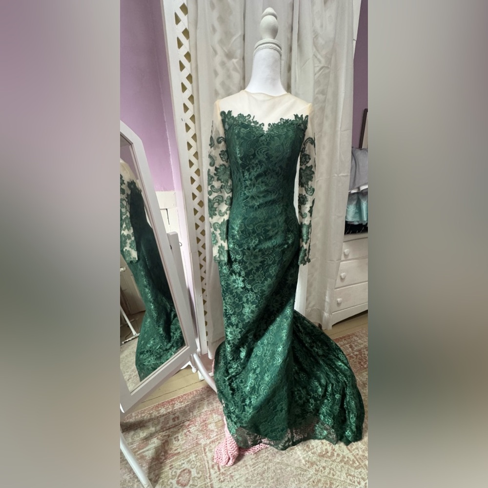 Source Unknown Emerald Green Lace Long Sleeve Gown